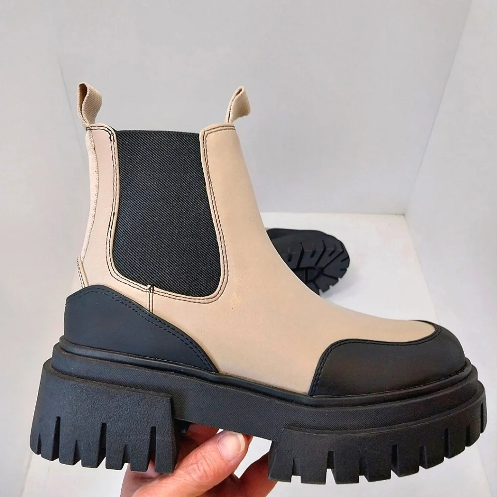 Steve Madden Nicki Chelsea Platform‎ Boots, NEW, Size 6M